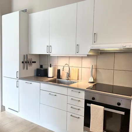 Apartament Charming 2-bedroom In Near The Light Rail *