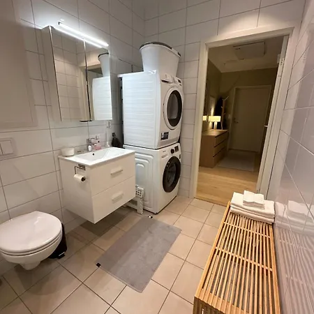 Charming 2-bedroom In Near The Light Rail Lägenhet *