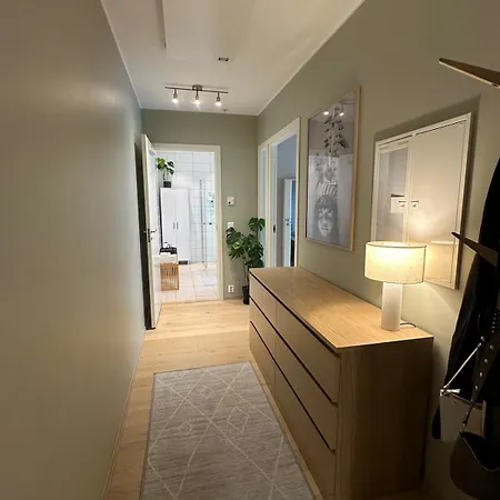 Charming 2-bedroom In Near The Light Rail Lägenhet